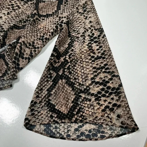 Show Me Your Mumu Blouse Snake Python Brown Bell Sleeve Sheer Women’s Size XS - Picture 8 of 14